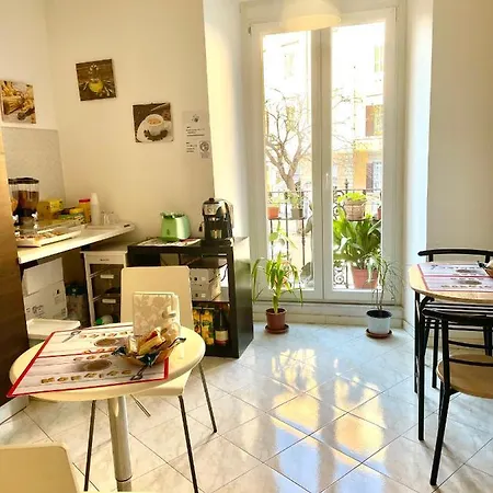 A In ベッド・アンド・ブレックファスト 4*